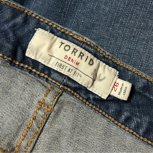 Torrid First At Fit Straight Leg Cropped Denim Jeans - 26 - Picture 4 of 10